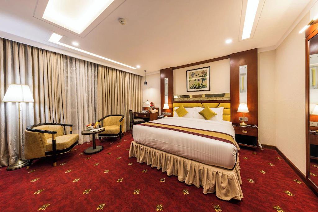 Deluxe King AC Couple Room at Kakrail5659