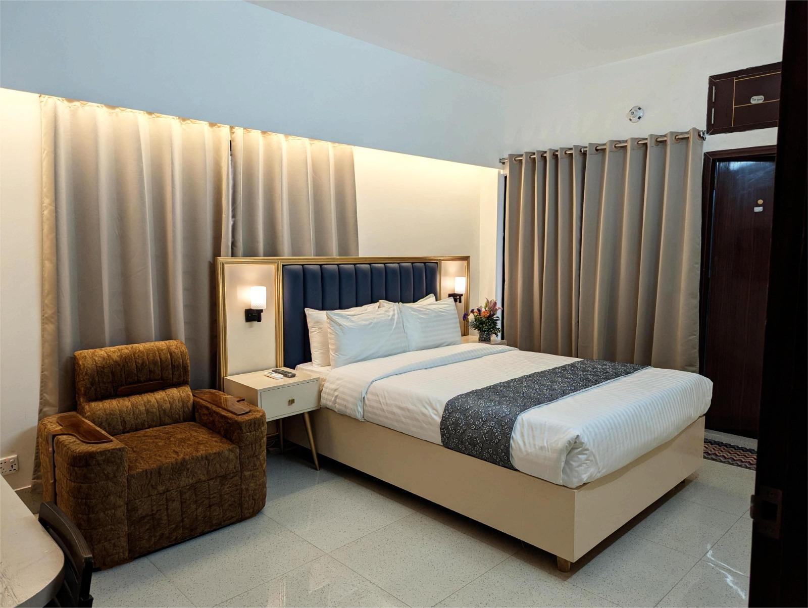Luxury Suite with Balcony at Baridhara | Embassy Road4411