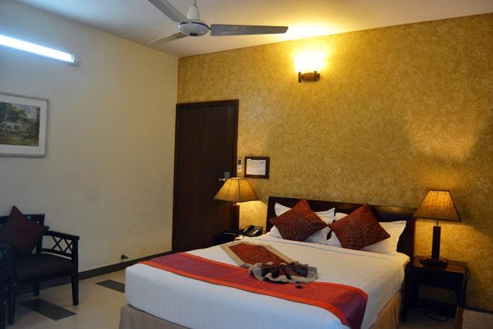 Premium Deluxe Single AC Room at Chittagong | Nizam Road6173
