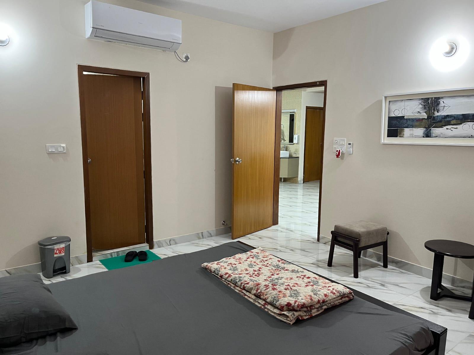 R1 | Cozy AC Private Room with Attached Washroom & Balcony in Bashundhara R/A | Block E7694