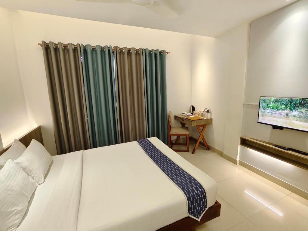 Check In Anytime | Deluxe Queen AC Room at Dhanmondi | Sukrabad (T&C Applied)3730
