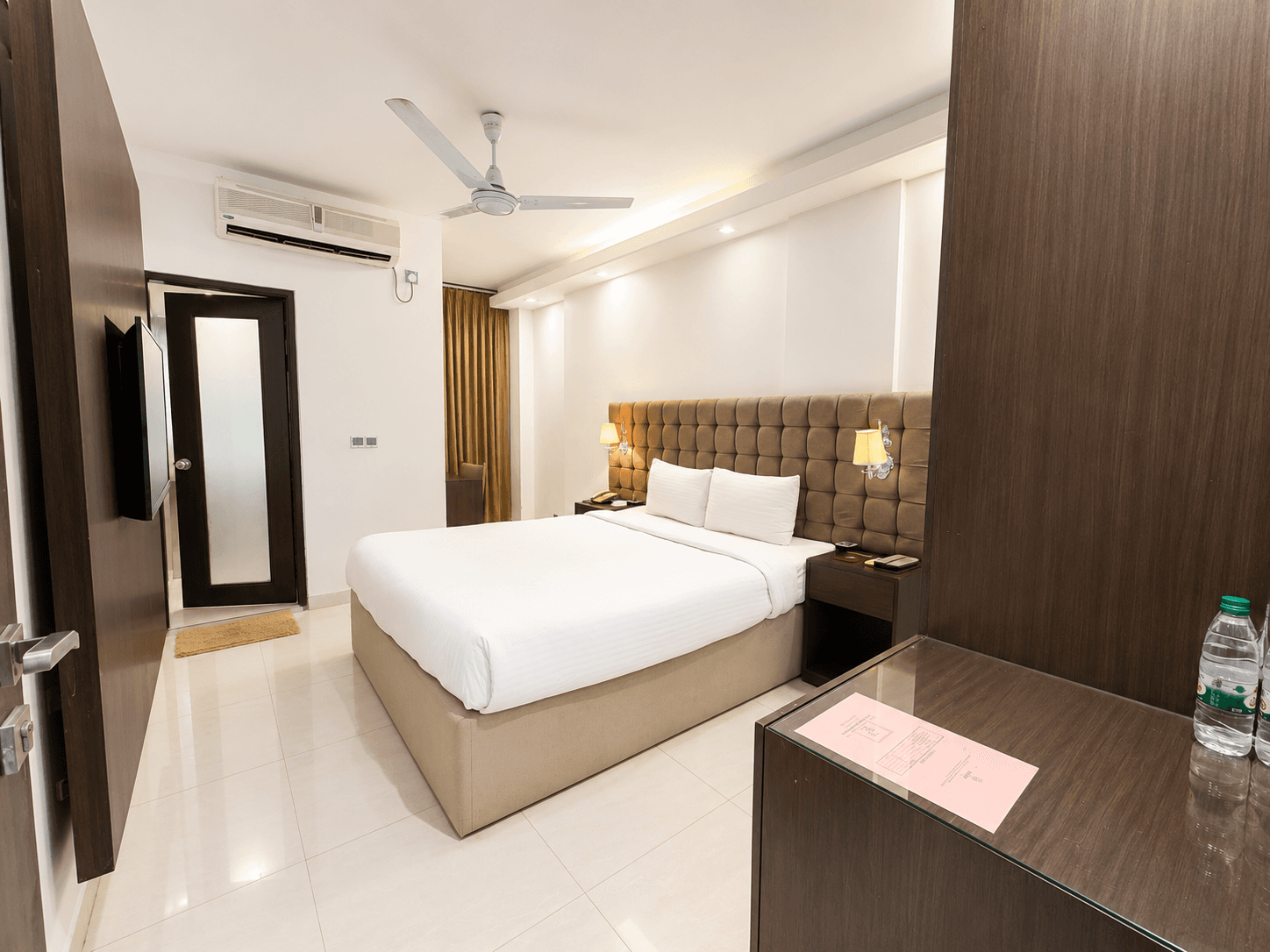Deluxe King Couple AC Room at Baridhara | US Embassy Road7007