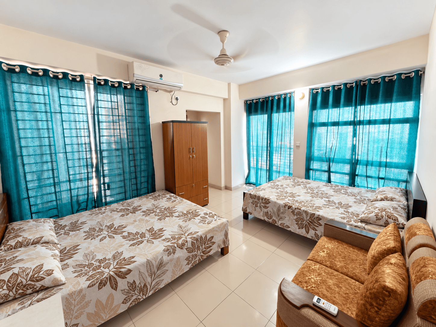 𝐈𝐧 𝐟𝐫𝐨𝐧𝐭 𝐨𝐟 𝐄𝐯𝐞𝐫𝐜𝐚𝐫𝐞 𝐇𝐨𝐬𝐩𝐢𝐭𝐚𝐥 |R1| Private AC Room with City View, Attached Bath & Balcony at Bashundhara | Block A7710